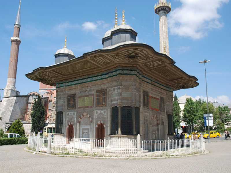 نافورة السلطان أحمد الثالث III. Ahmet Çeşmesi