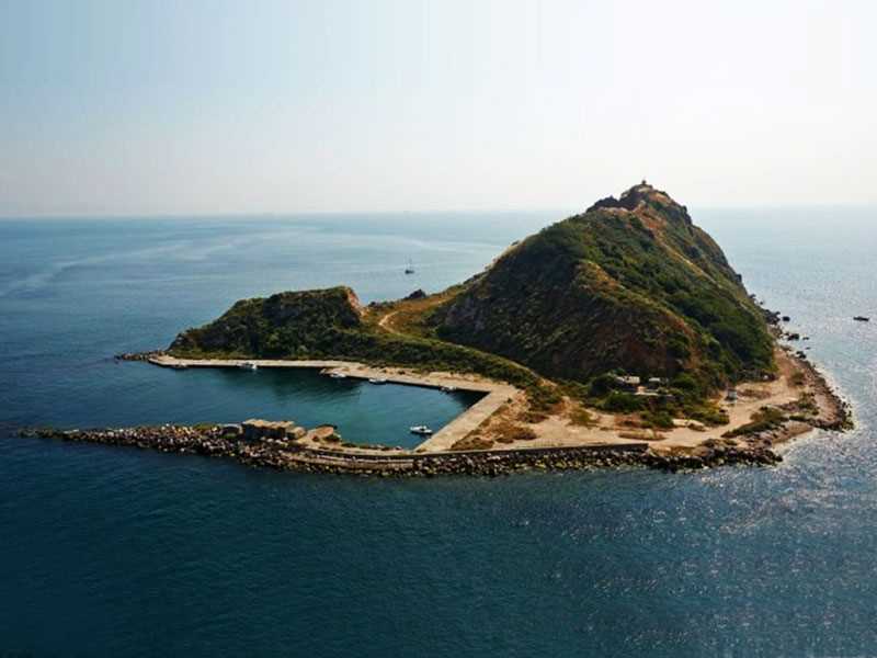 الجزيرة الحادة Sivri Ada