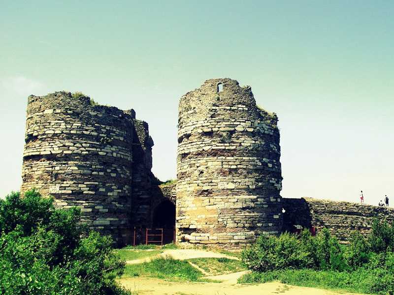 قلعة يوروس Yoros Kalesi